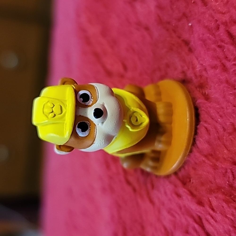 Mini RUBBLE Yellow Paw Patrol Figure 1.5 ACTION Figure On Base